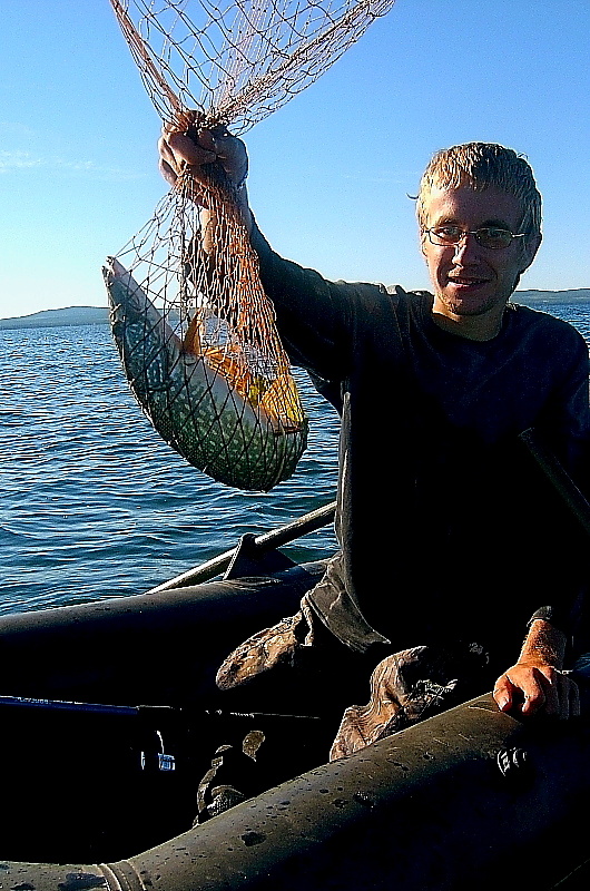 Словилась рыбка большая 