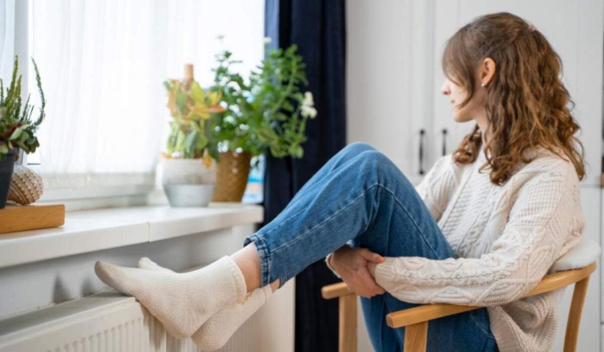     Девушка возле батареи. Источник: donland.ru Автор фото: Пресс-служба администрации Таганрога.