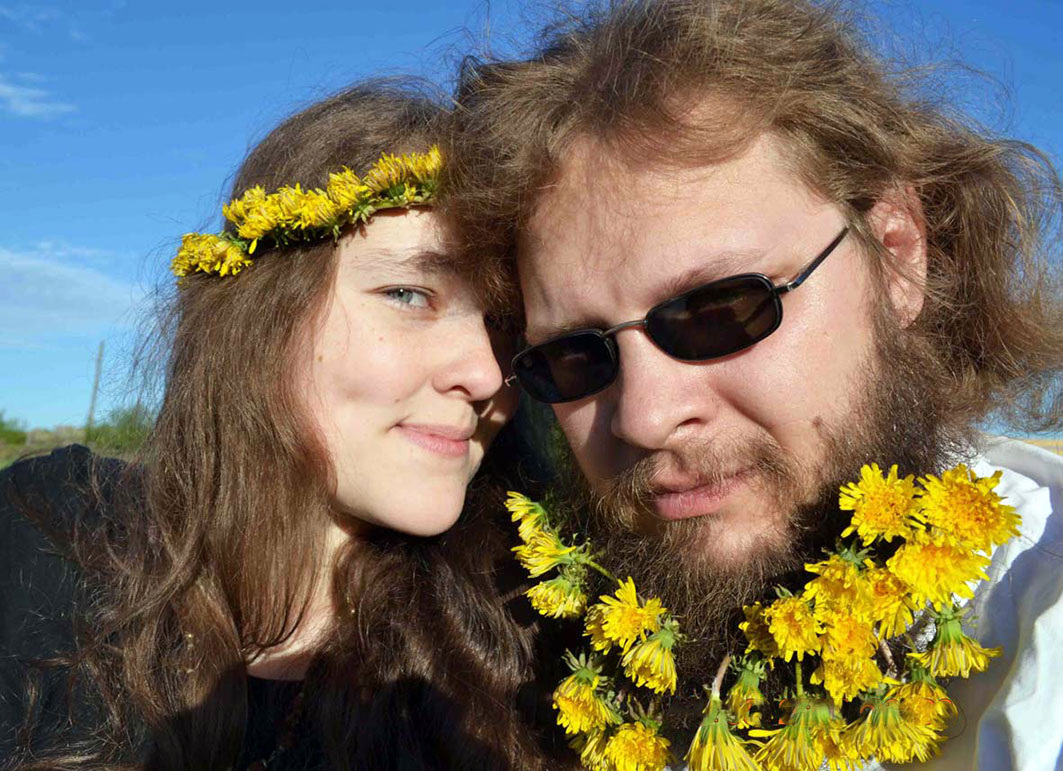 Аляксей со своей  женой в деревне. Фото  из открытых источников.