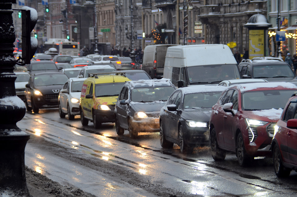 Главные магистрали города почти парализованы.  Фото: ФедералПресс / Татьяна Буторина