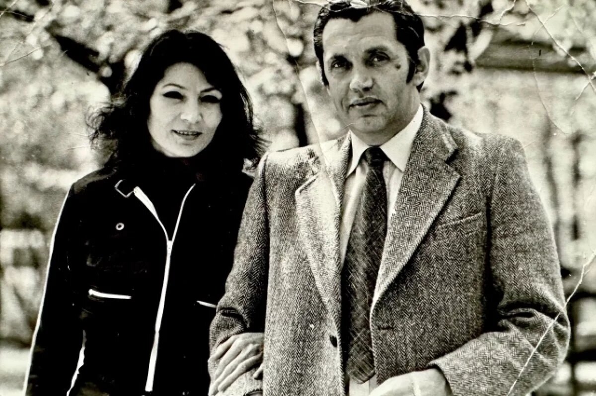    Джуна Давиташвили и Роберт Рождественский.