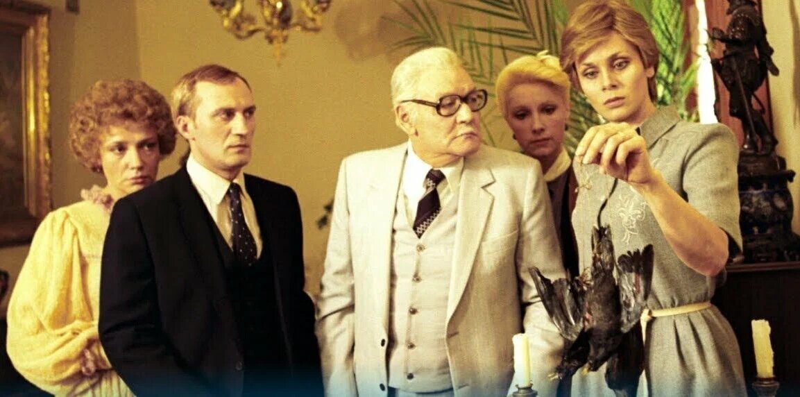 Кадр из фильма "Тайна "Чёрных дроздов""