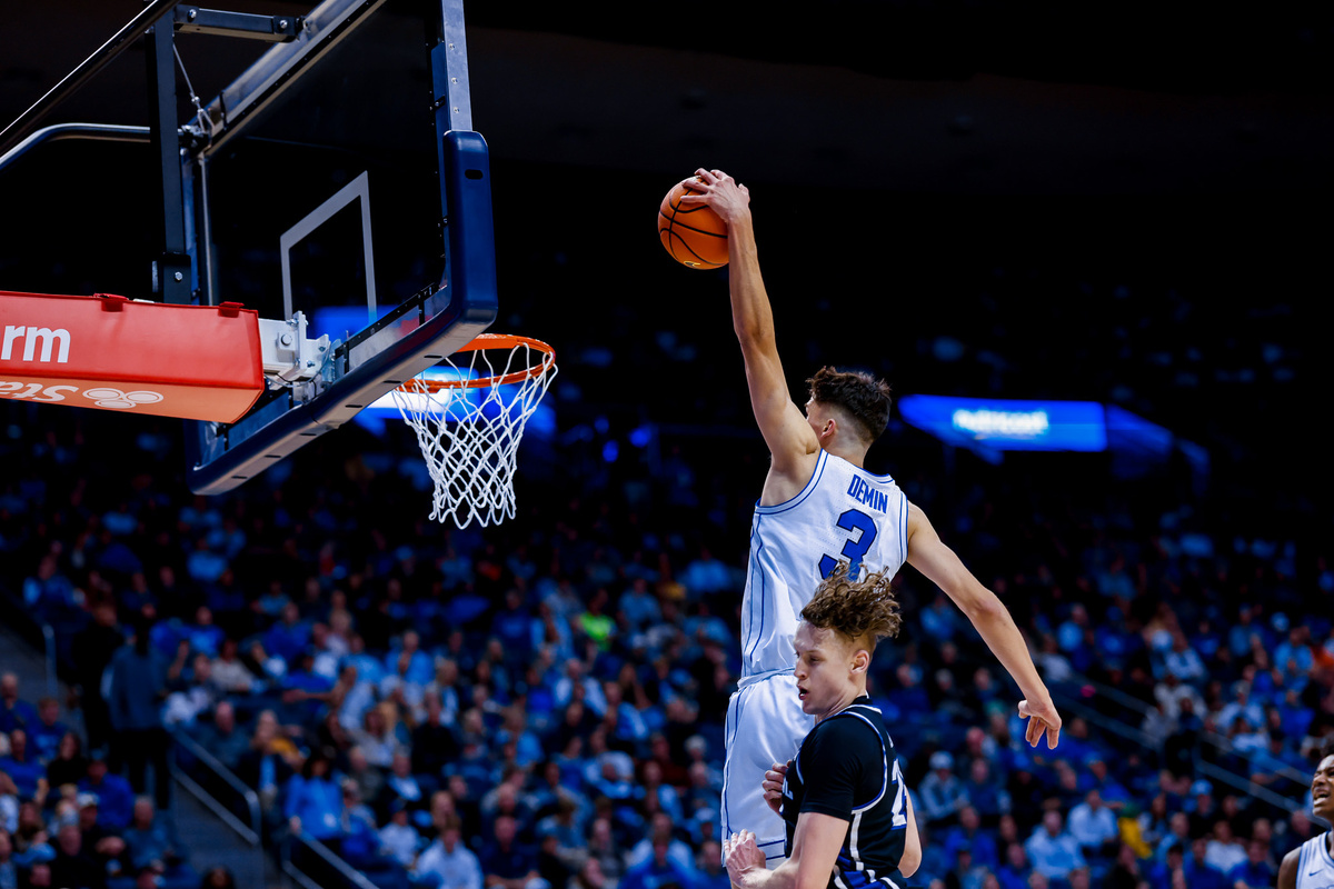 Данк Егора Демина в концовке матча