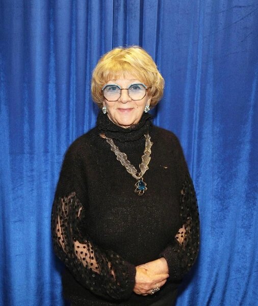 Алла Сурикова