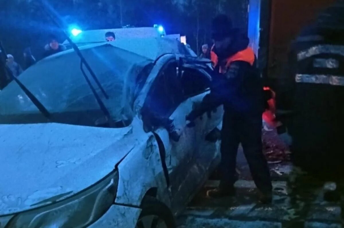    Застрявшие в пробке спасатели и скорая помогли раненым в ДТП под Чебаркулем