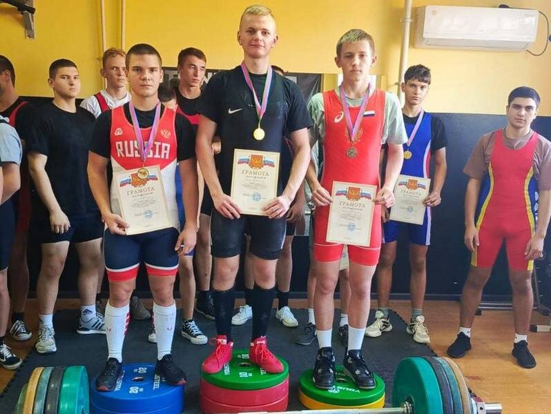    В СШ «Чемпион» состоялось первенство Новопокровского района по пауэрлифтингу (троеборье классическое)