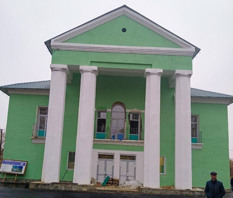    Реконструкция клуба поселка Новорудный в Новотроицке близится к завершению Белов Михаил Александрович