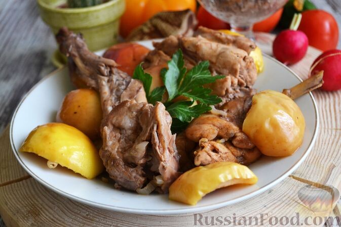 Кролик, тушеный в вине