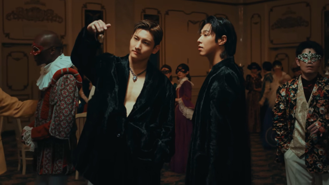 Скрин из клипа TVXQ Sweet Surrender