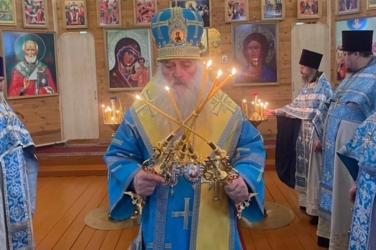    Митрополит Барнаульский и Алтайский Сергий на торжественной литургии в храме «Всех скорбящих радость».