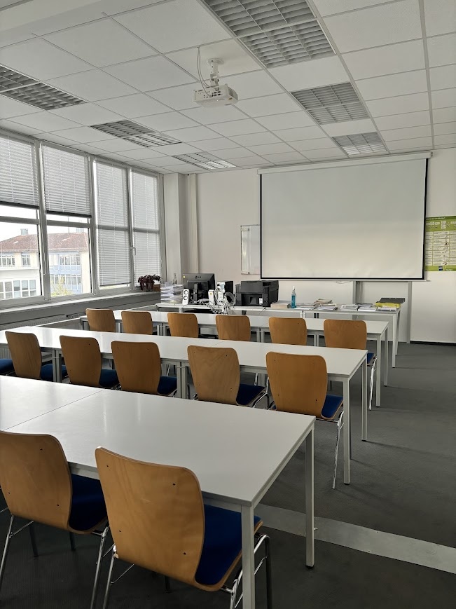 Вот там за первой партой (естественно), я првоела 6 месяцев