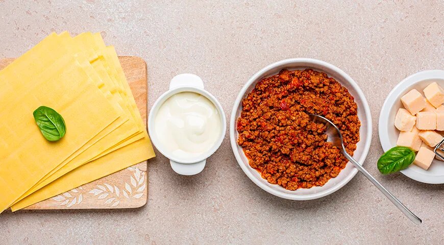   Рецептов лазаньи в Италии великое множество. Главные части этого популярного во всем мире блюда — листы теста, соус и сыр (Shutterstock/FOTODOM)