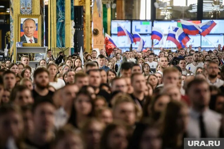 Русский язык — наша фундаментальная ценность, заявил Владимир Путин. Фото: Илья Московец © URA.RU