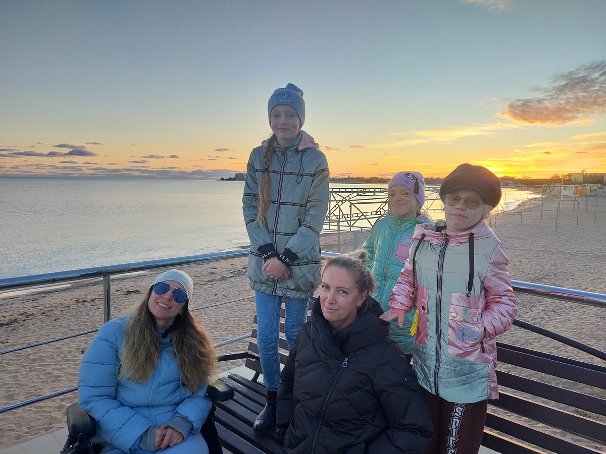 На закате с семьёй Бухачёвых