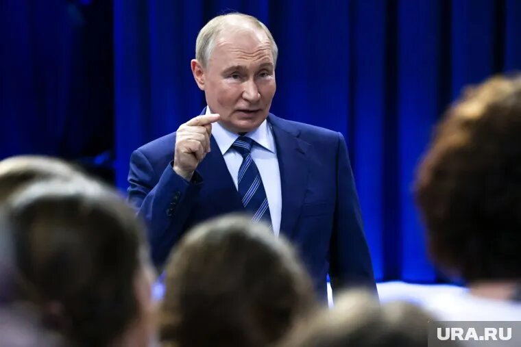 Президент России Владимир Путин доверил регион губернатору-женщине, представляющей новую элиту России. Фото: Владимир Андреев © URA.RU