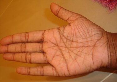 Линия Нептуна, простирающаяся через холмы Луны и Венеры