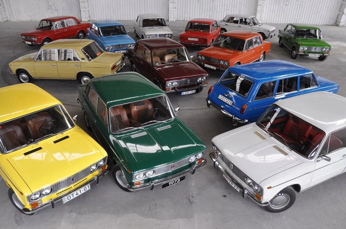 Коллекция "Классических" "Жигулей". (Фото с портала Яндекс Картинки.)