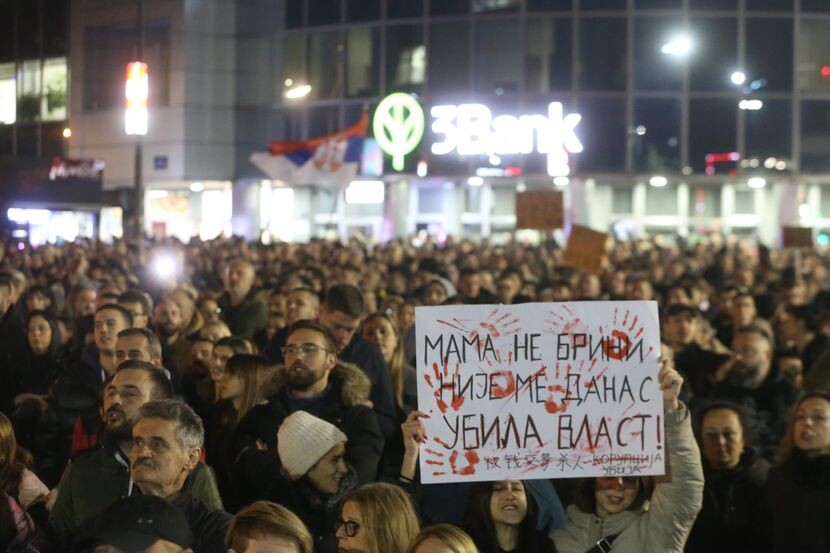 "Цивилизованные" протесты в Нови-Саде. (фото из сербских открытых источников)
