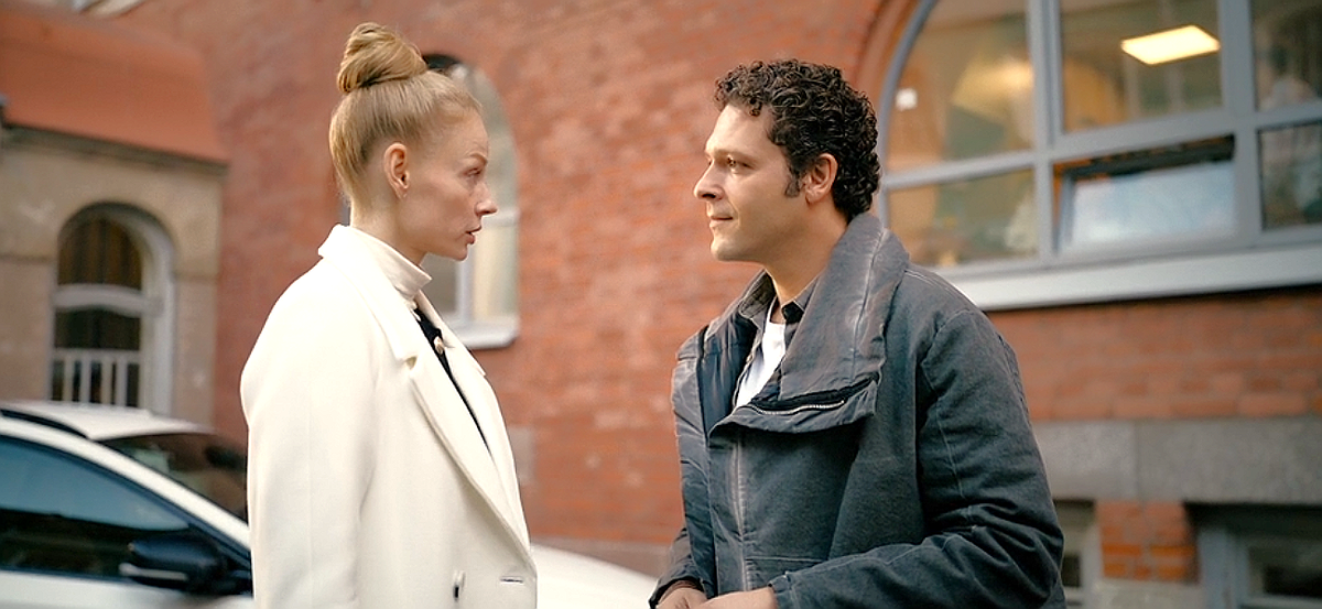 Кадр из фильма "Маме снова 17"