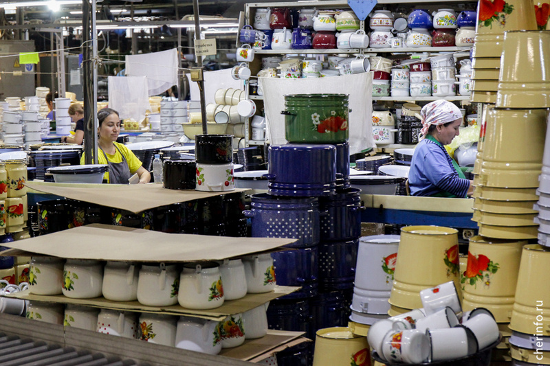    Это фанерно-мебельный комбинат, компании "Стройматик" и "Стальэмаль".