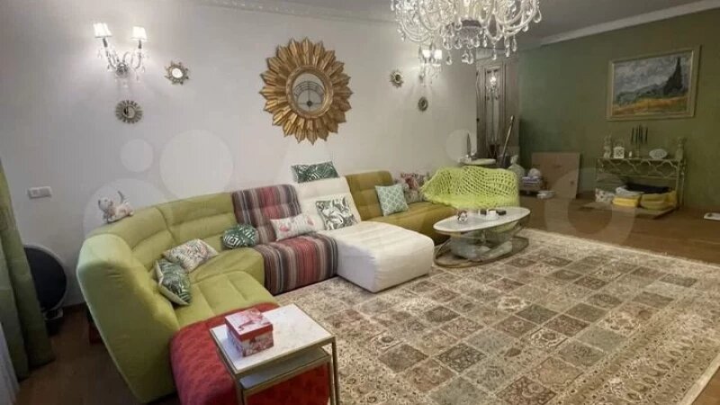     Квартира с резными батареями продается в Барнауле почти за 30 млн «Авито»