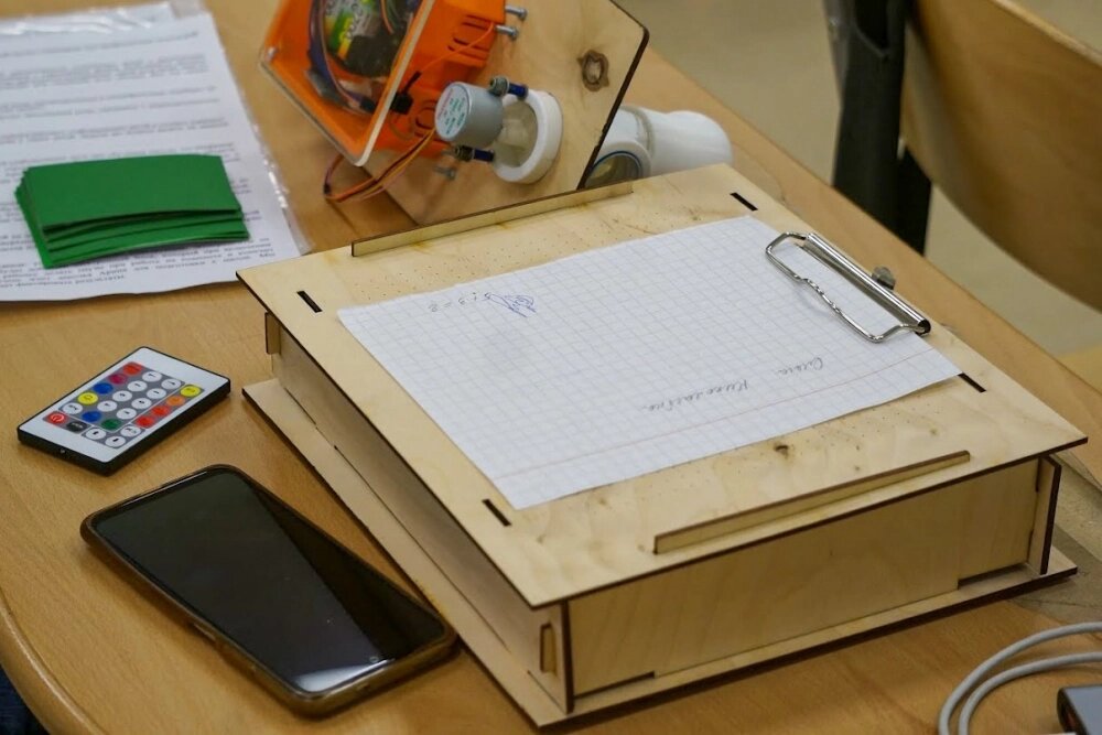    Световой тренажёр для формирования навыков письма у слабовидящих детей Фото:  АиФ/ Татьяна Титова