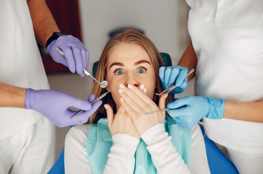 Страх перед стоматологическими операциями – одна из причин для лечения под общим наркозом