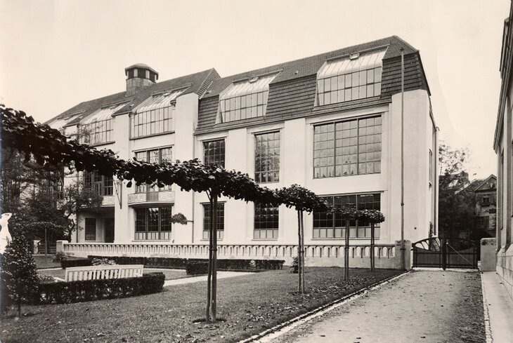 Школа Баухаус в Веймаре – оригинальное здание, где начиналась история движения.