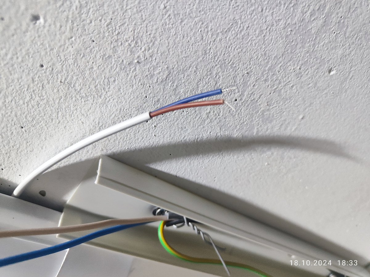 Какие- то не провода, а волоски