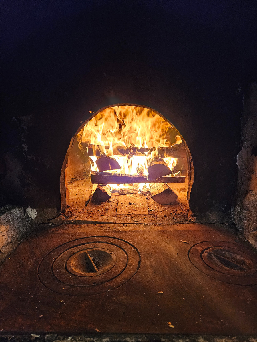 Топка печи в самом разгаре