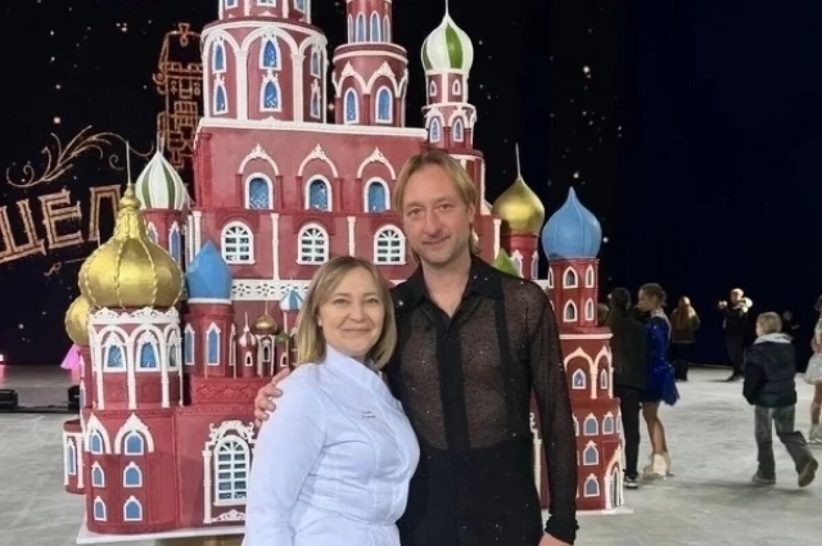    Кондитер из Миасса помогла испечь мегаторт для фигуриста Евгения Плющенко