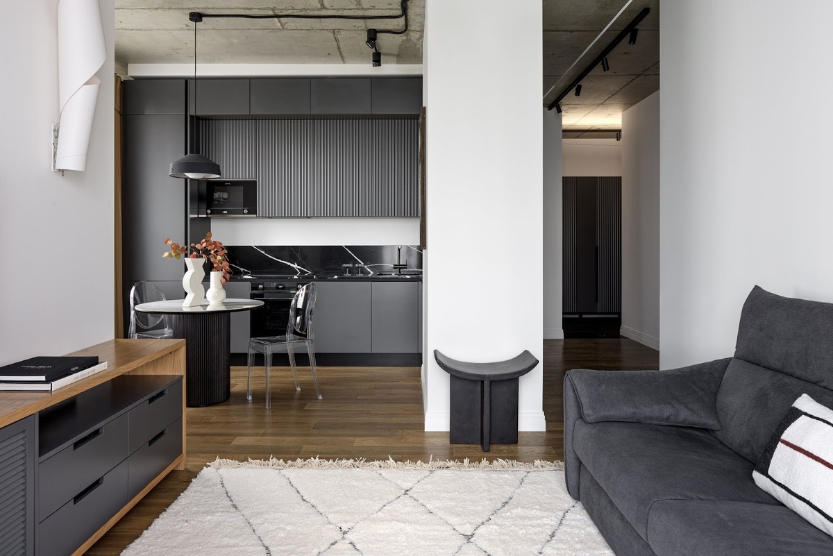 На фото: интерьер квартиры 72 кв.м, ЖК «Огни». Архитектор: Алиса Басова; стилист: Дарья Ишкараева; фотограф: Сергей Красюк