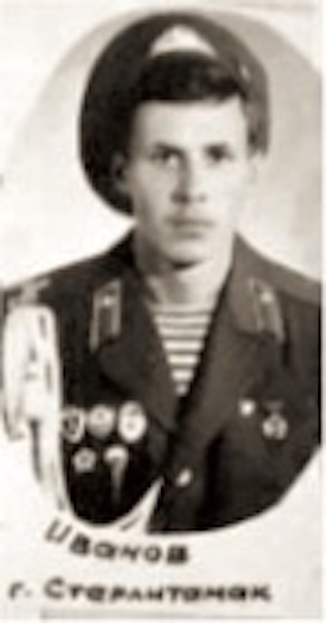 Пулемётчик 7-й роты гвардии рядовой Иванов