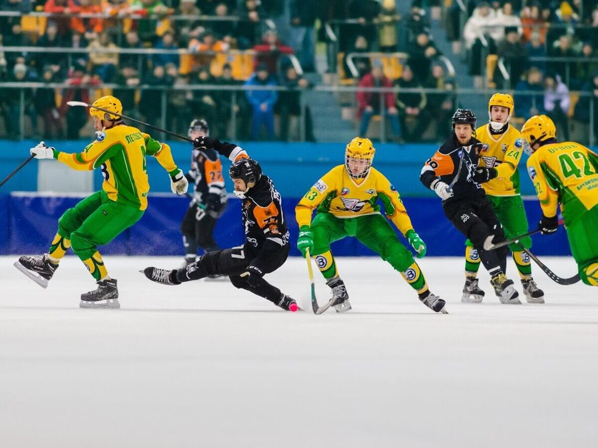    "Кузбасс" - "Водник", чемпионат России по бенди© Соцсети клуба "Водник"