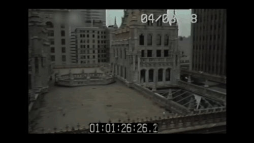 Сейчас показать полет Супермена - не проблема. Но в 1998 году это выглядело новаторски. Главная сложность - поведение плаща, он должен естественно развеваться