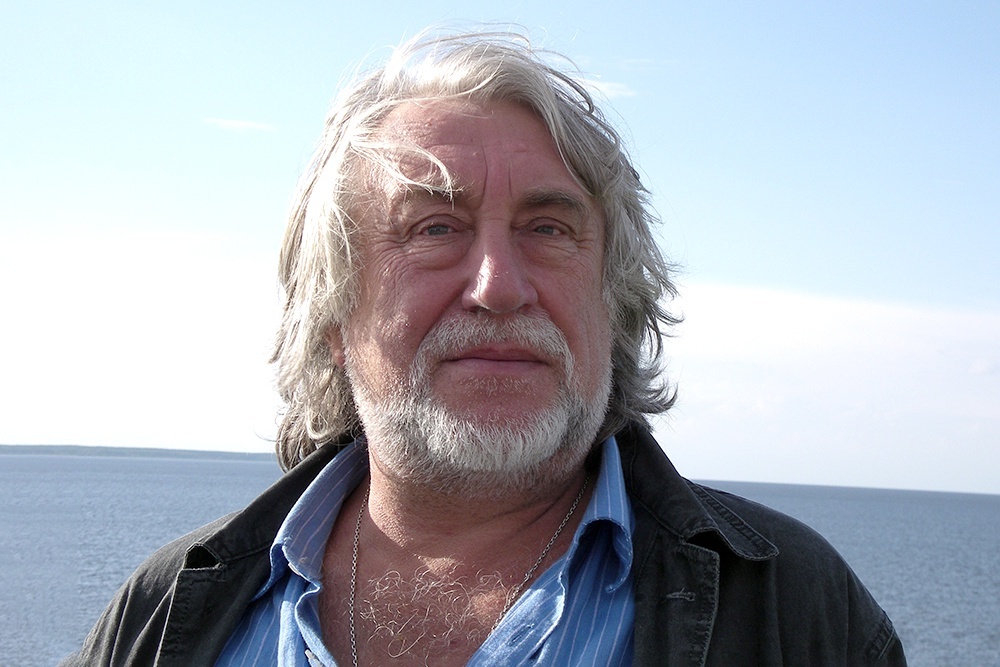    Юрий Кублановский: "...Суждено как заведенному сюда по жизни возвращаться, парами воздуха студеного на волжской стрелке задыхаться..." / Павел Крючков