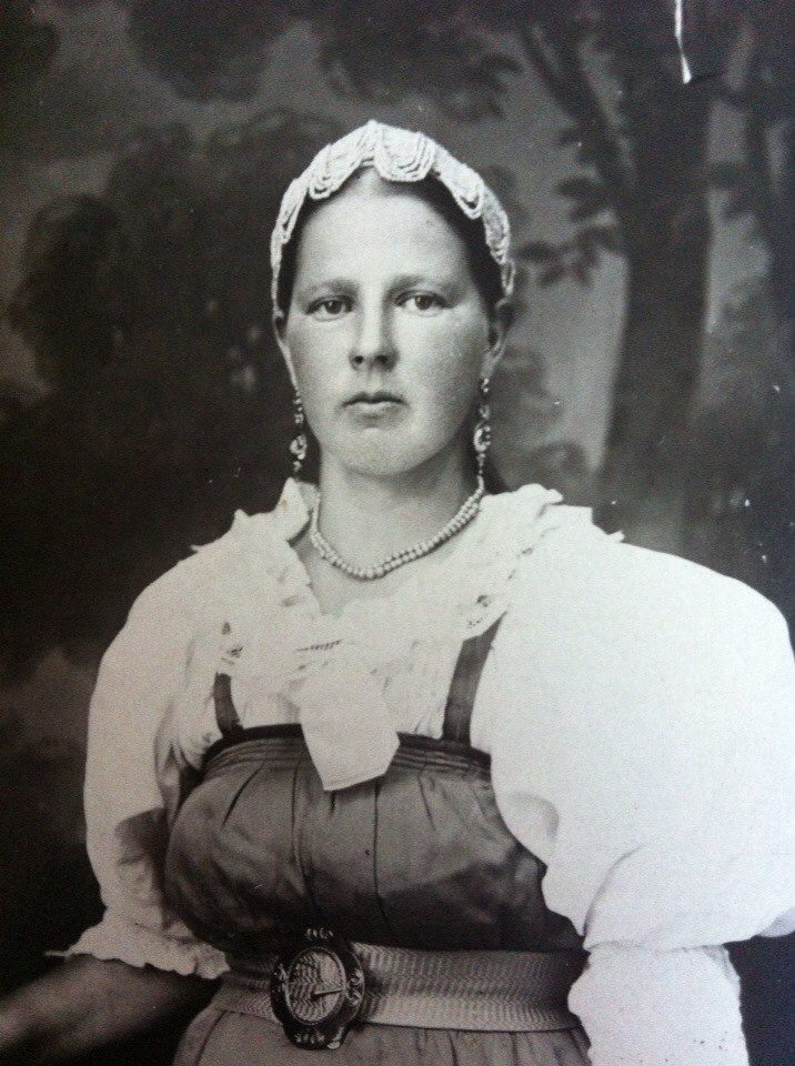 Тот же Кемский уезд, что и на предыдущем кадре. Любовь Никитична Головина (Морозова) (1903-1983). Село Вирма Беломорского района.