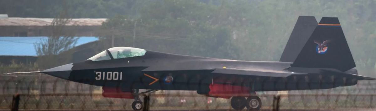 Первый прототип будущего китайского стелса, экспериментальный истребитель  FC-31. Фото ВВС НОАК