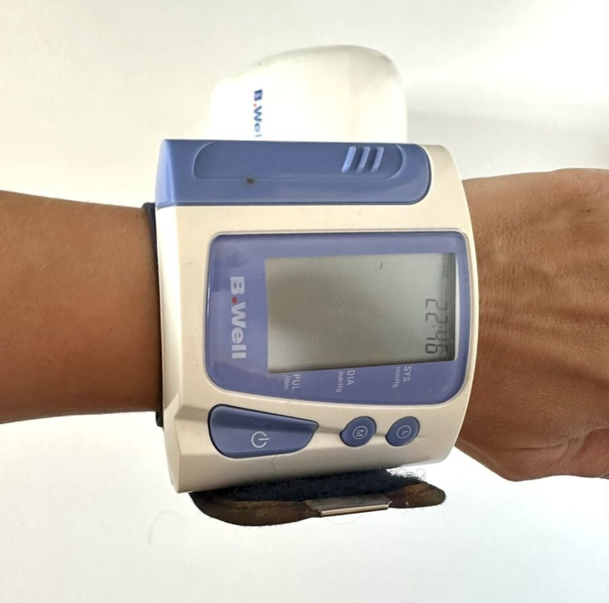 Вот такой тонометр на запястье. 