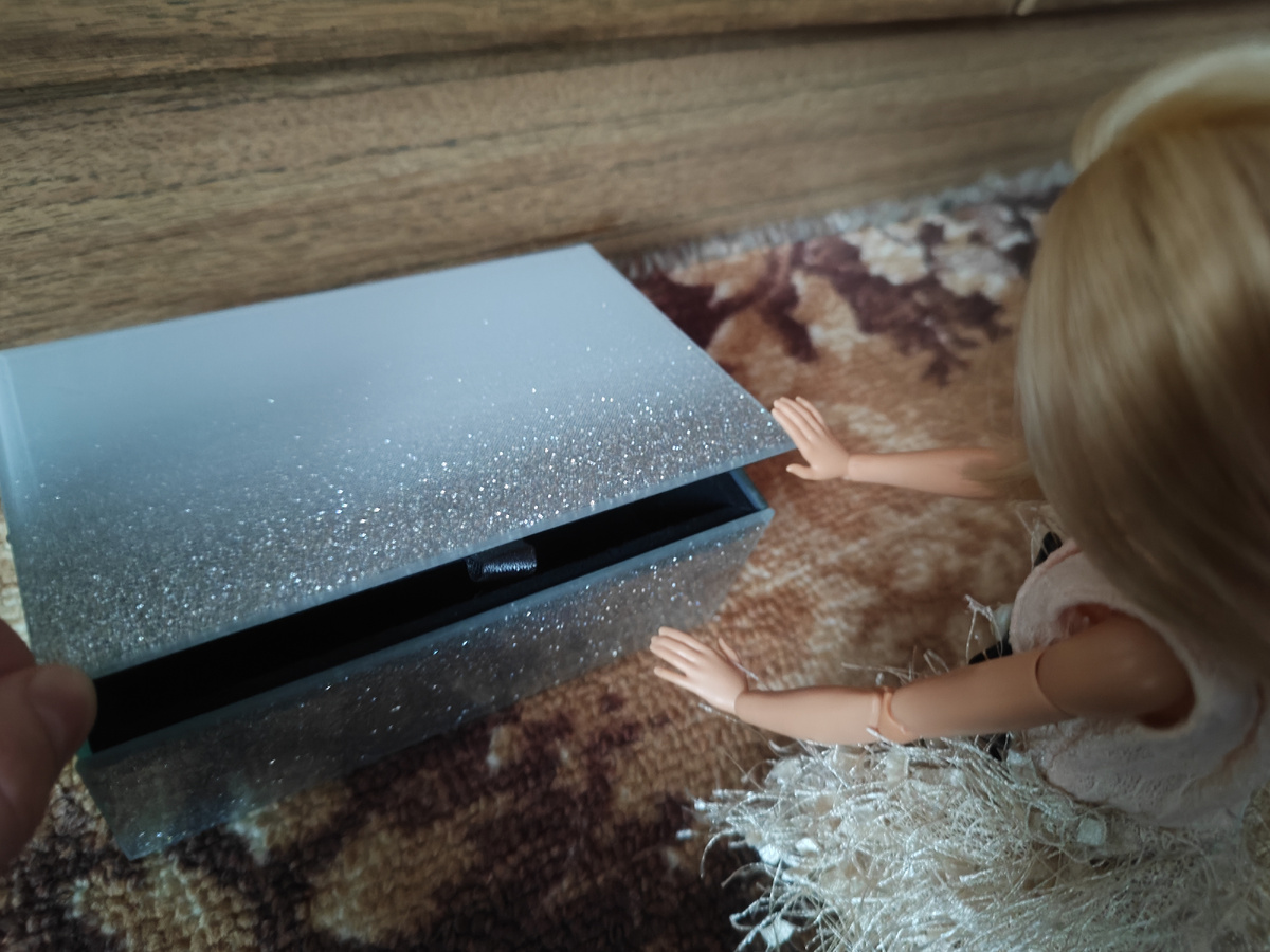 Фото автора. Пришлось помочь немного - крышка тяжелая.