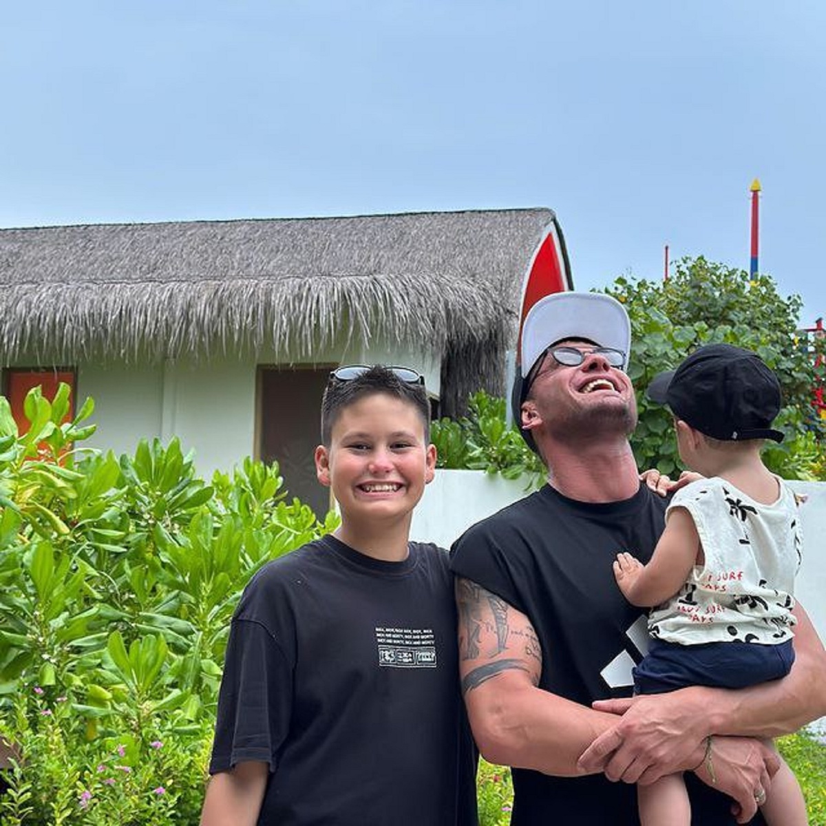 Павел Прилучный с сыновьями Микаэлем и Тимофеем. Фото: соцсети Зепюр Брутян 