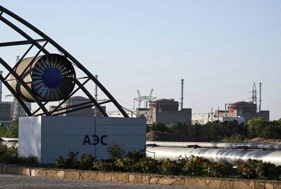    Вид на энергоблоки Запорожской АЭС в Энергодаре