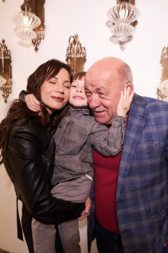 Ида с сыном Леоном и отцом Василием Галич на фото, опубликованном в аккаунте @IdaGalich в Telegram