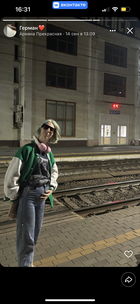 Арина показывает свой живот на 2 месяце беременности