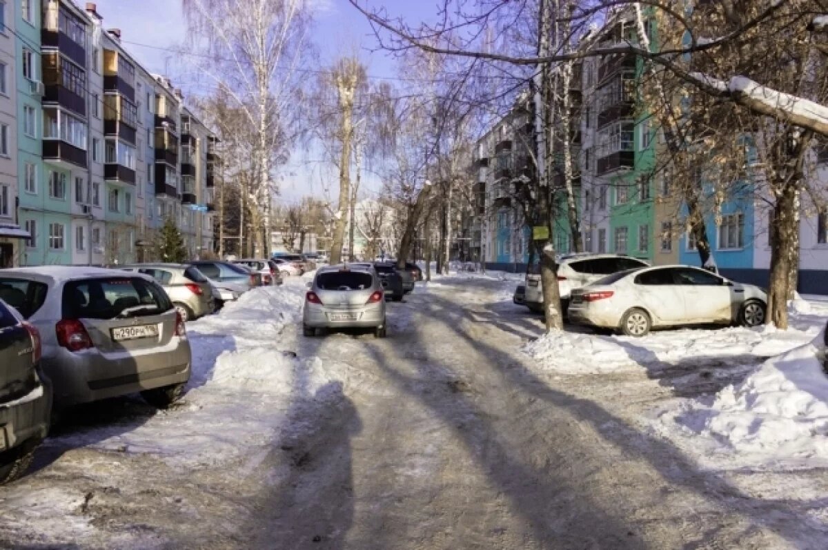    В Петербурге вводят штрафы за парковку у мусорных баков