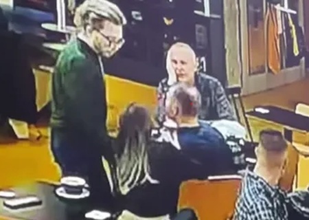    «Патриотка» донесла на русскоговорящих мужчин, отдыхавших в книжном магазине-кофейне в Киеве