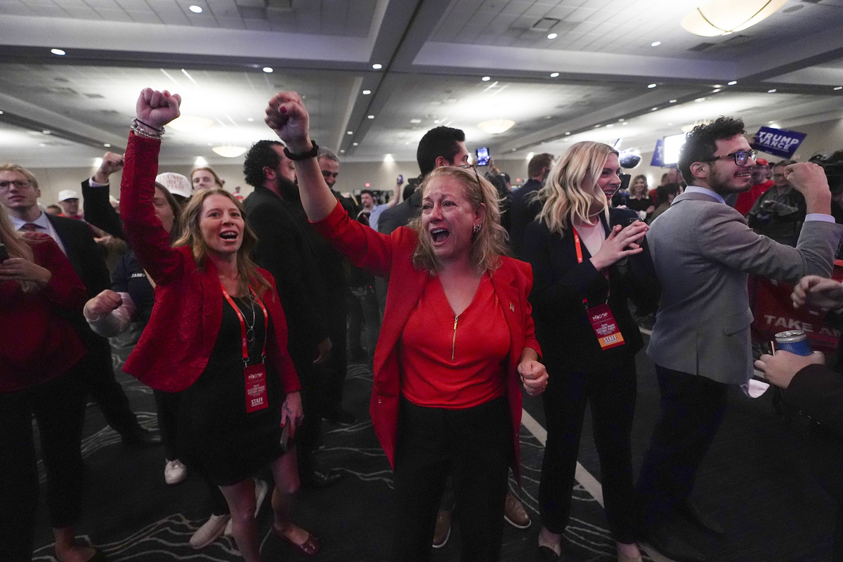    Дональд Трамп заручился поддержкой 277 голосов выборщиков из 270, необходимых для победы, сообщил телеканал Fox News / AP