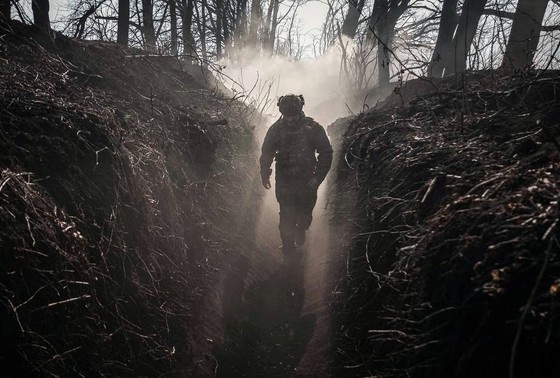    Солдат ВСУ в зоне боевых действий