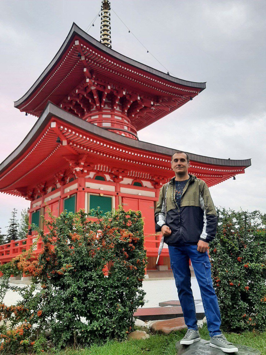 Автор канала старается поддерживать здоровый образ жизни. Насколько он здоров, время покажет...