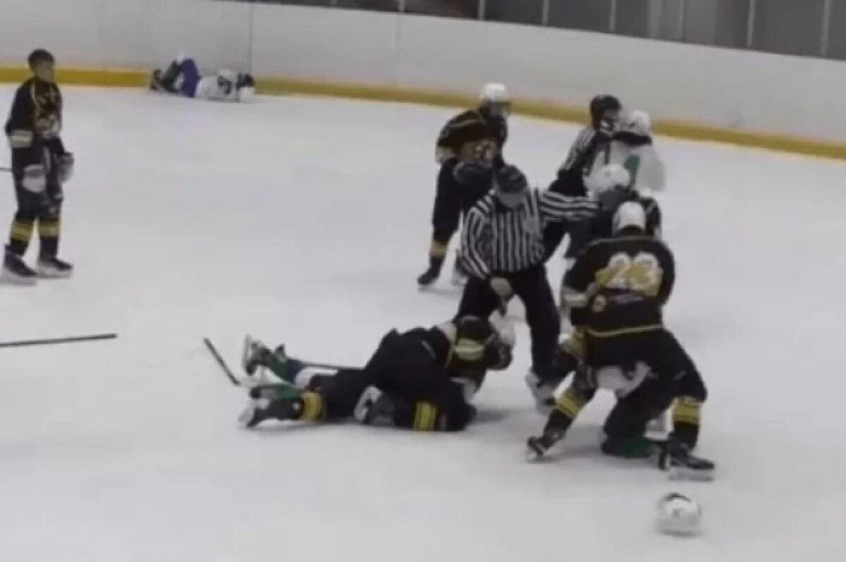   Хоккеисты «Тороса» подрались на льду с соперникам из Татарстана